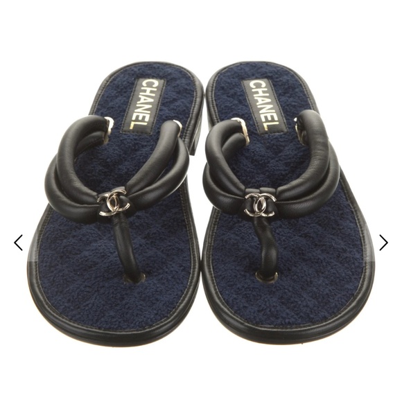 Chanel 2021 Interlocking CC Logo Slides - Picture 1 of 4
